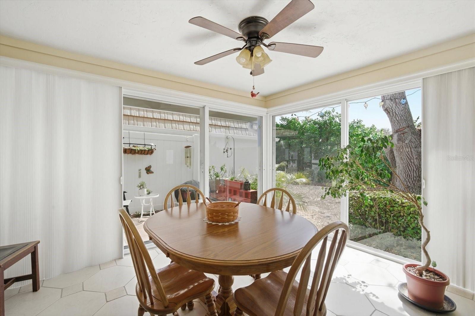 Image 7 of 24 For 2320 Aquabluff Place V274