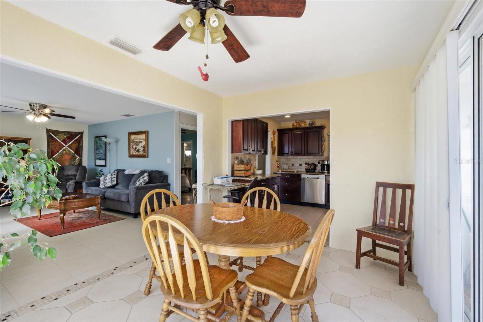 Image 8 of 24 For 2320 Aquabluff Place V274