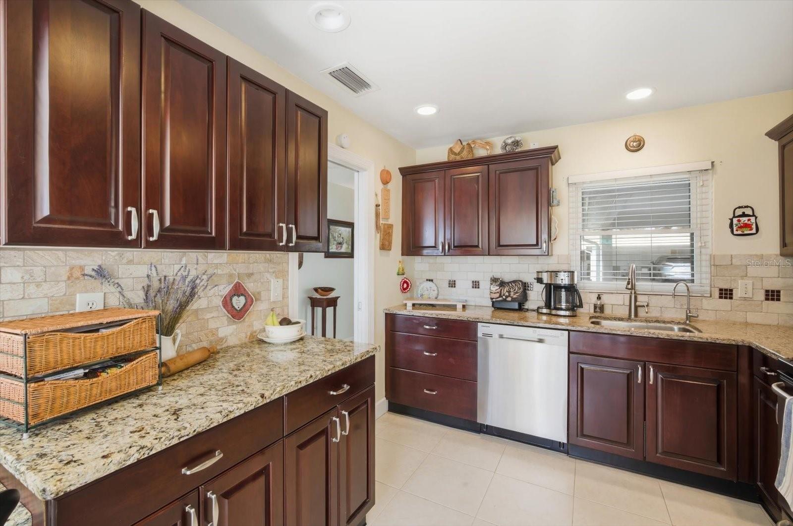 Image 9 of 24 For 2320 Aquabluff Place V274