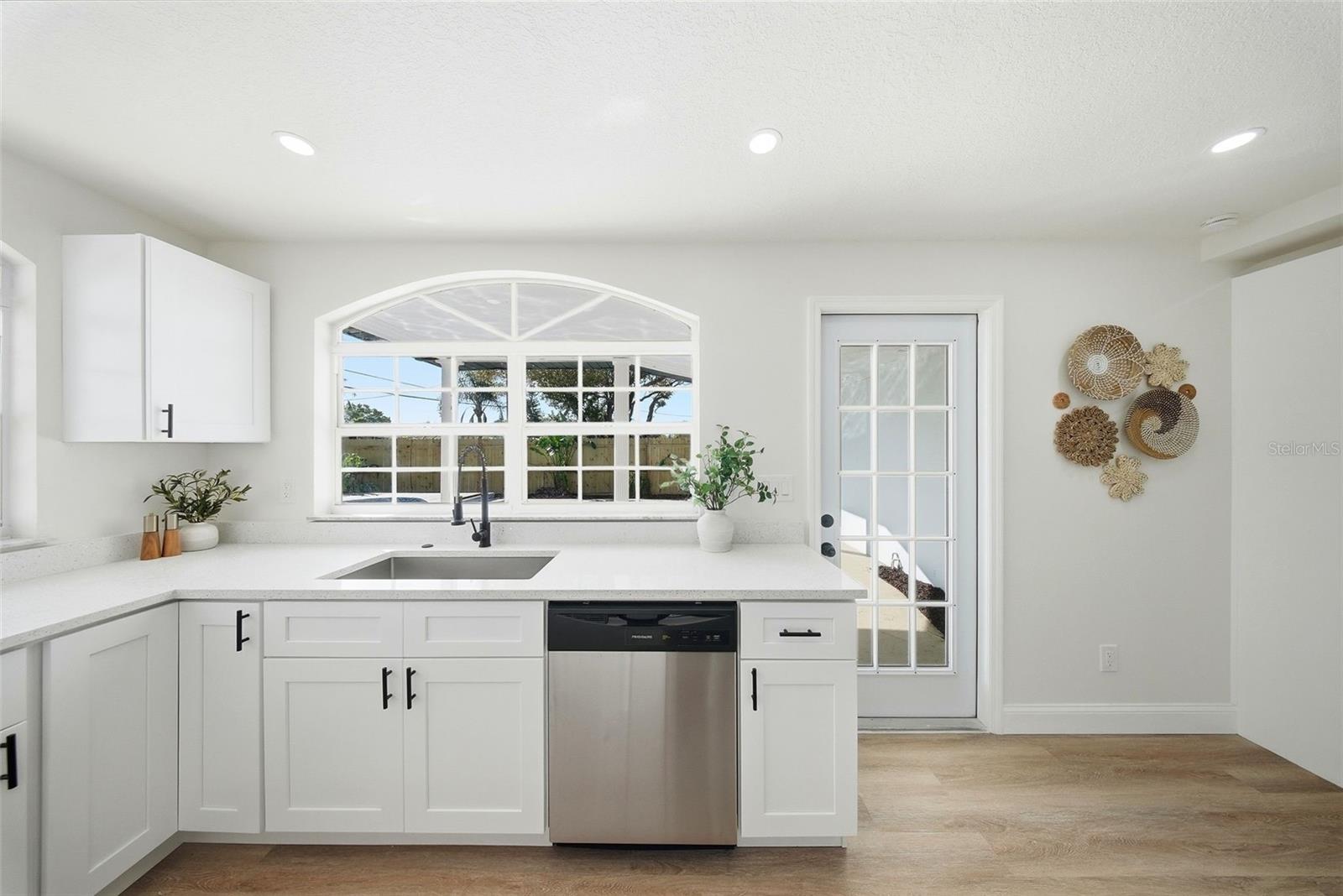 Image 18 of 59 For 327 Duncan Avenue