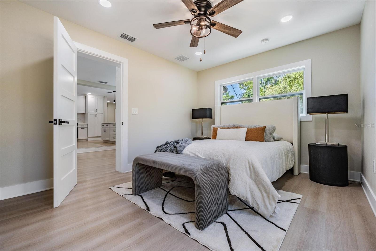 Image 14 of 33 For 1104 Lois Avenue