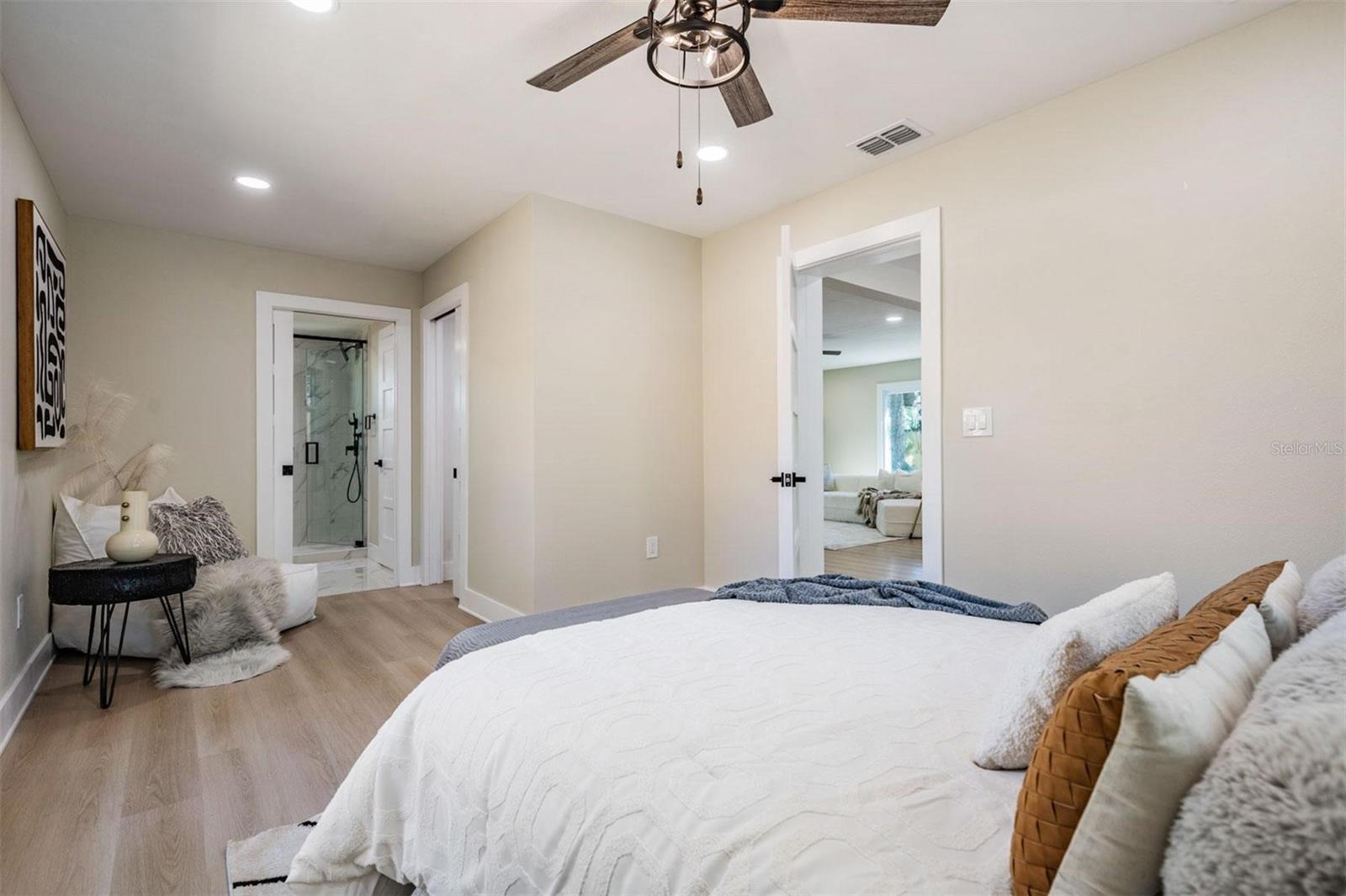 Image 15 of 33 For 1104 Lois Avenue