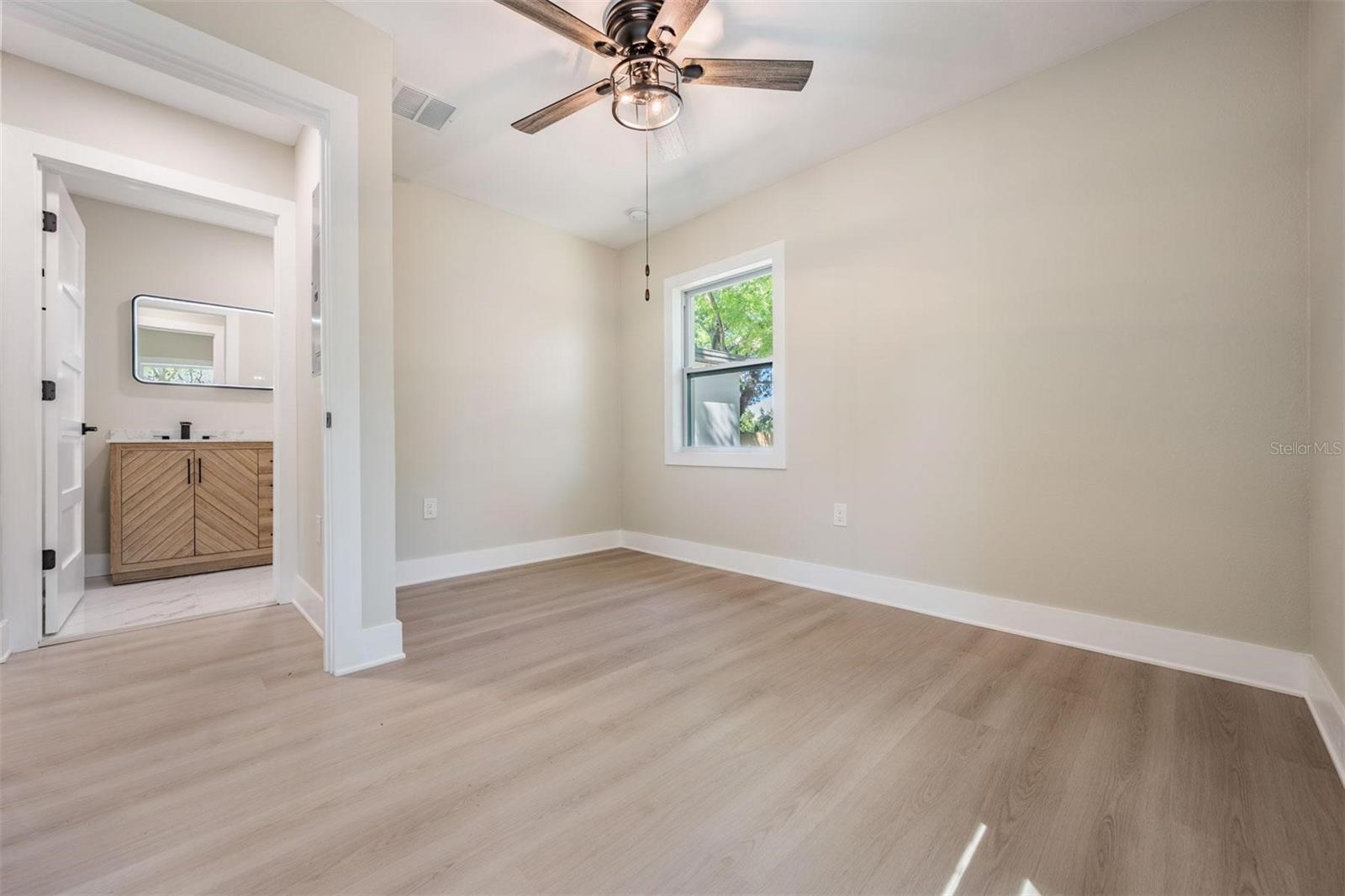 Image 18 of 33 For 1104 Lois Avenue