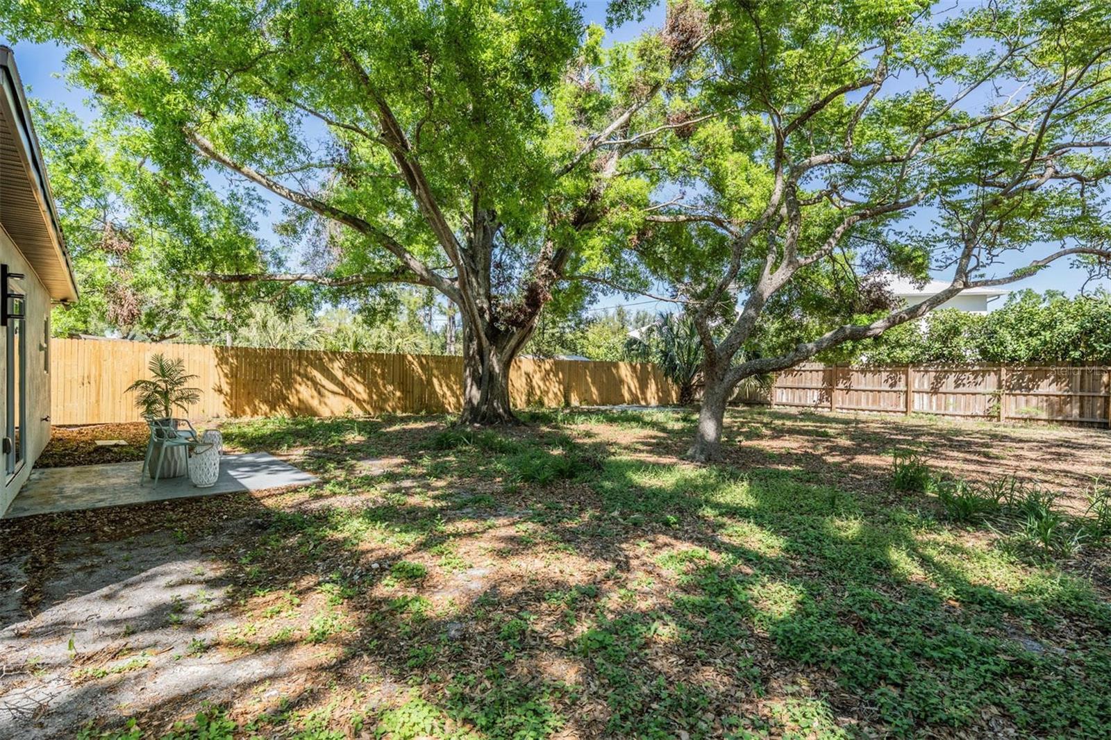 Image 23 of 33 For 1104 Lois Avenue