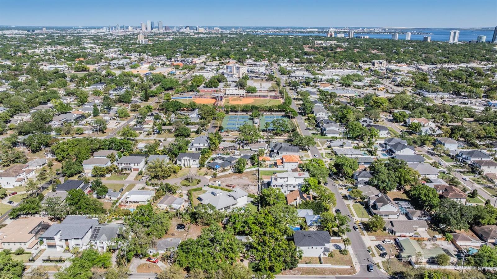 Image 29 of 33 For 1104 Lois Avenue