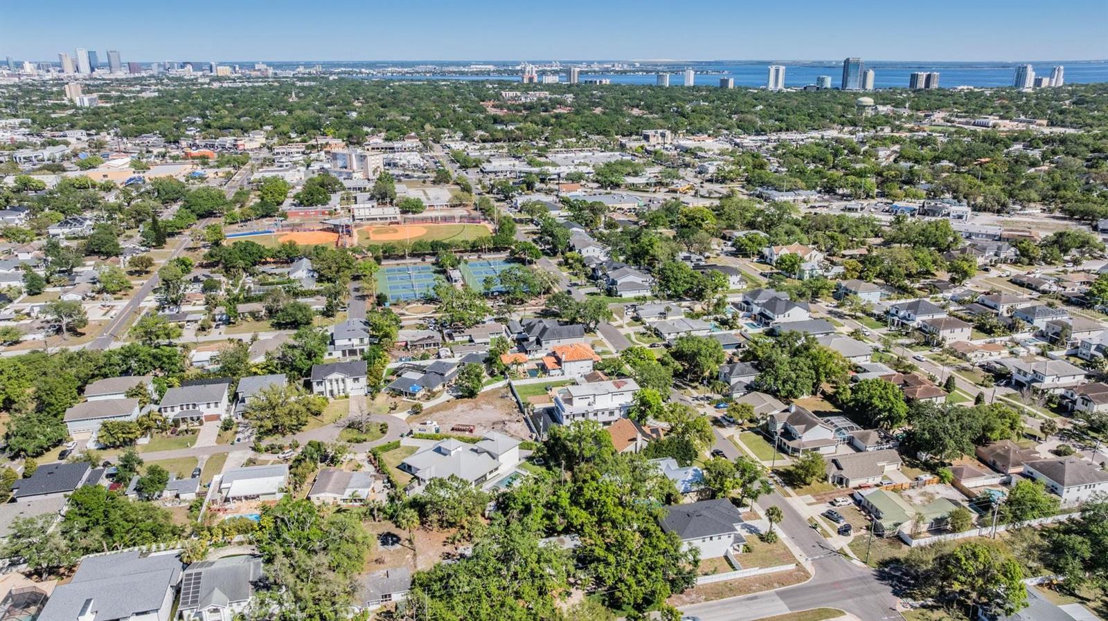 Image 31 of 33 For 1104 Lois Avenue