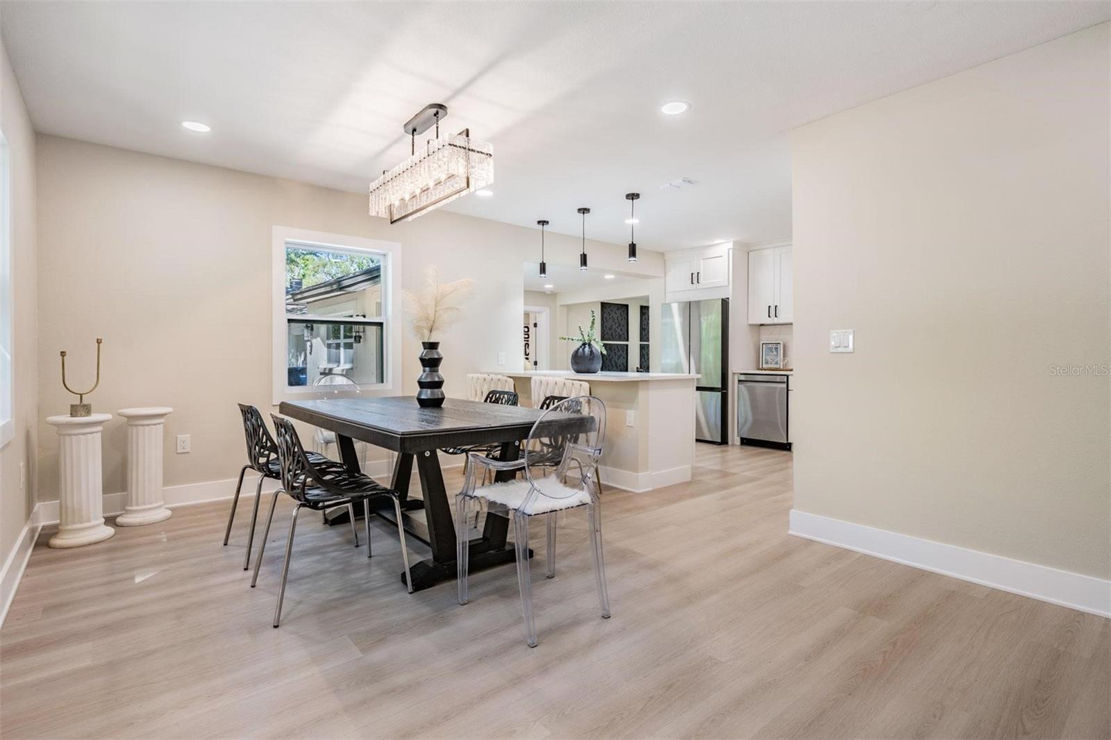 Image 6 of 33 For 1104 Lois Avenue