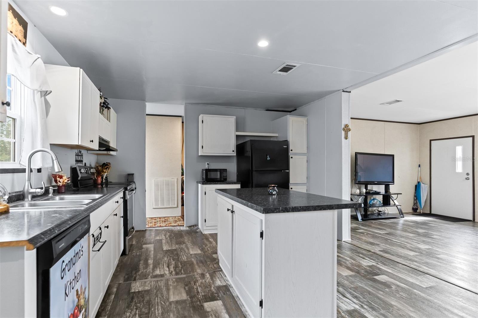 Image 11 of 24 For 40545 Stewart Road