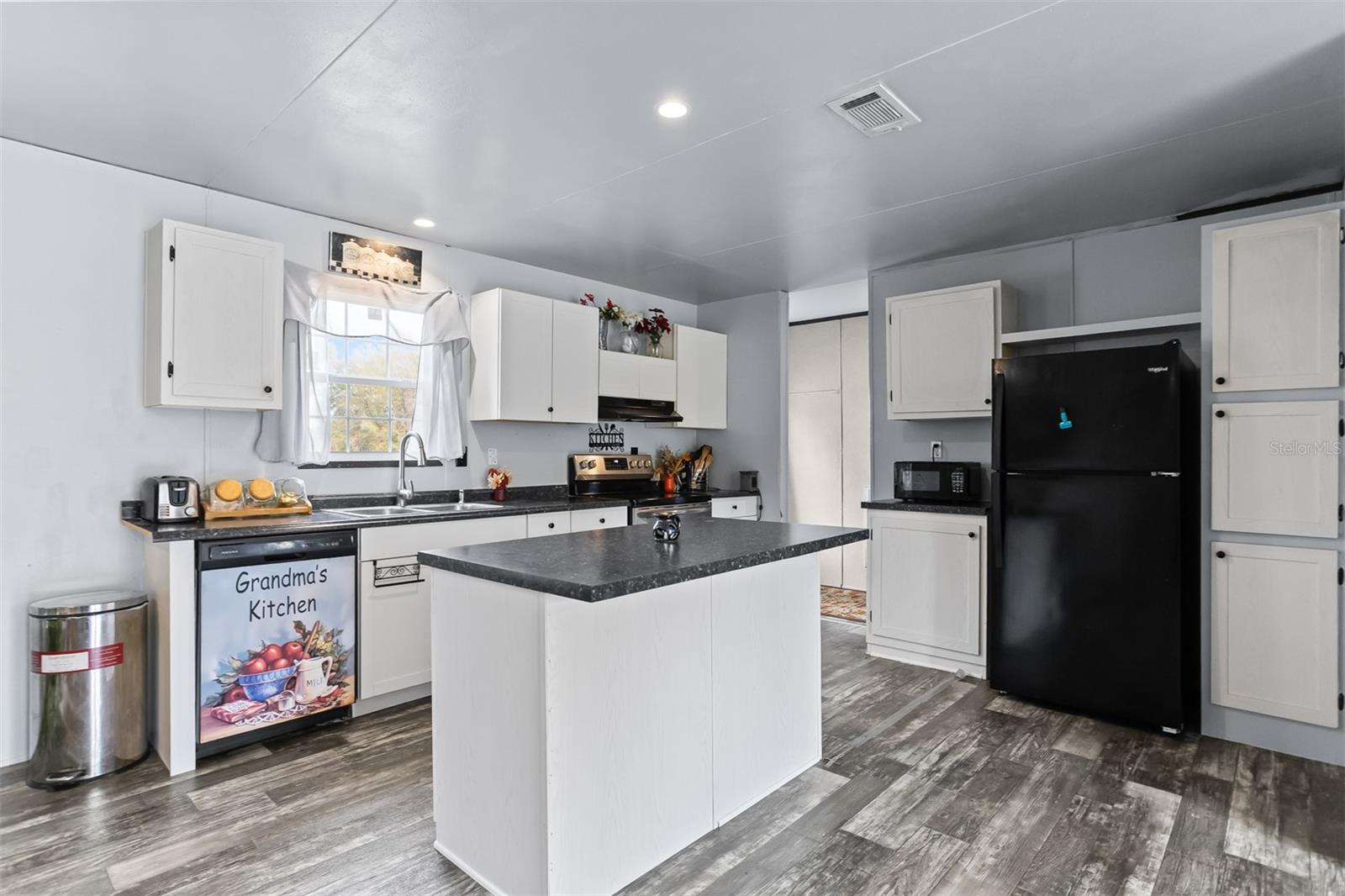 Image 9 of 24 For 40545 Stewart Road