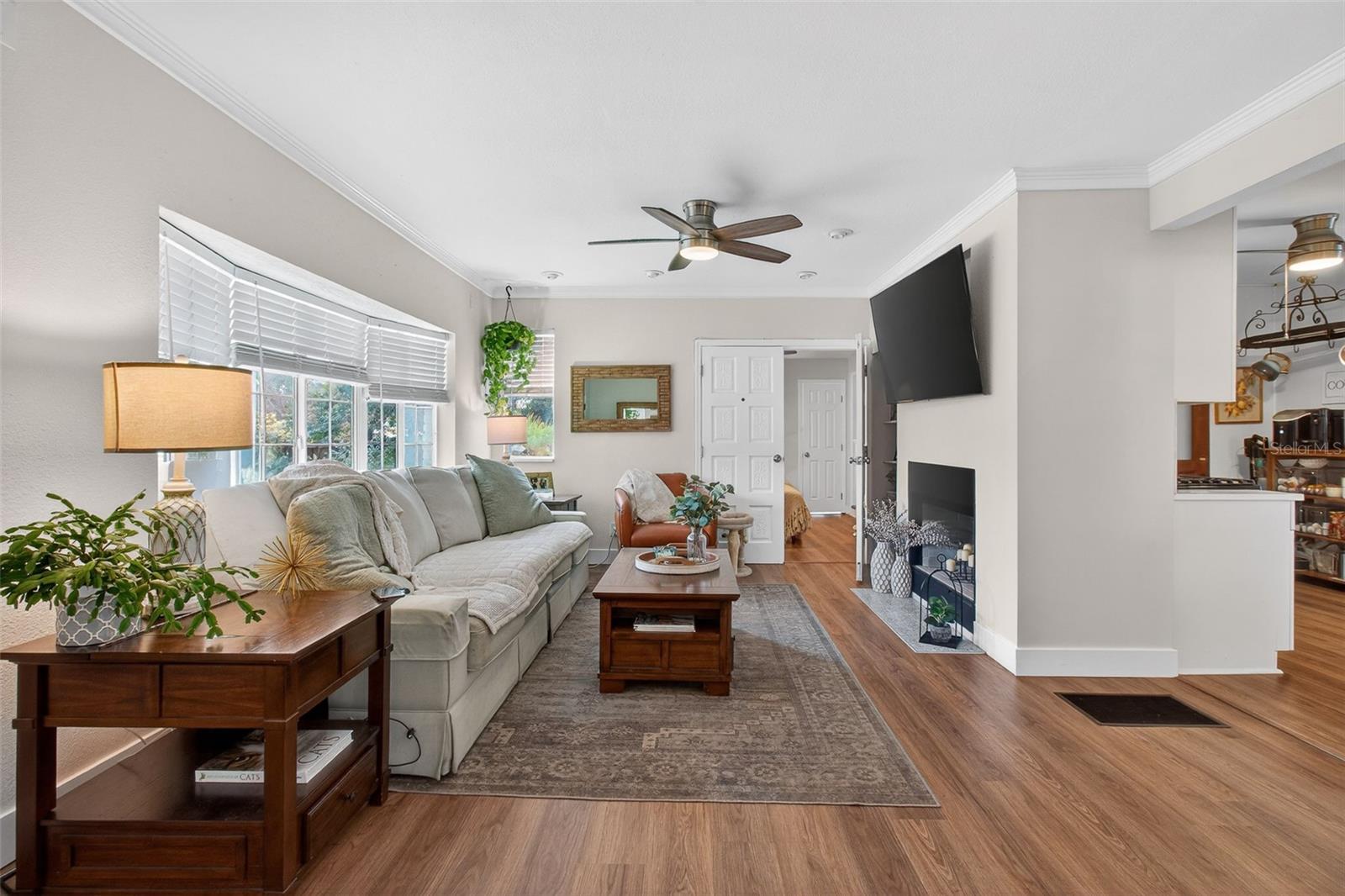 Image 8 of 47 For 322 47th Street N