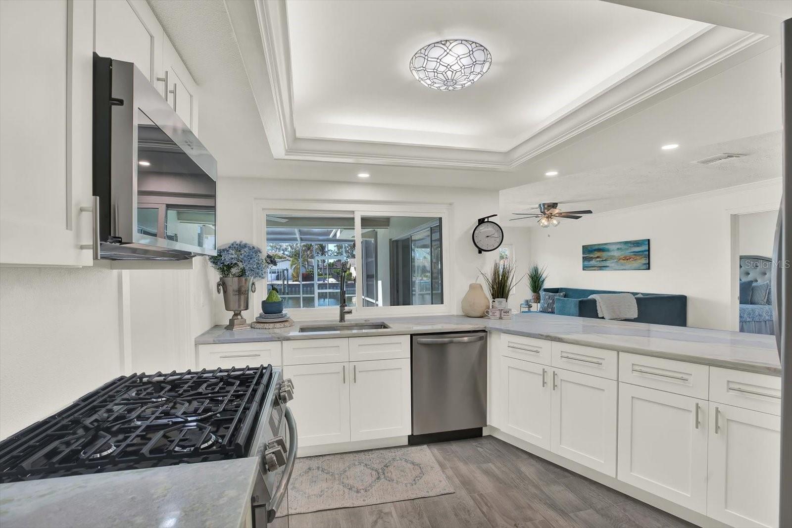 Image 10 of 48 For 1979 Iowa Avenue Ne