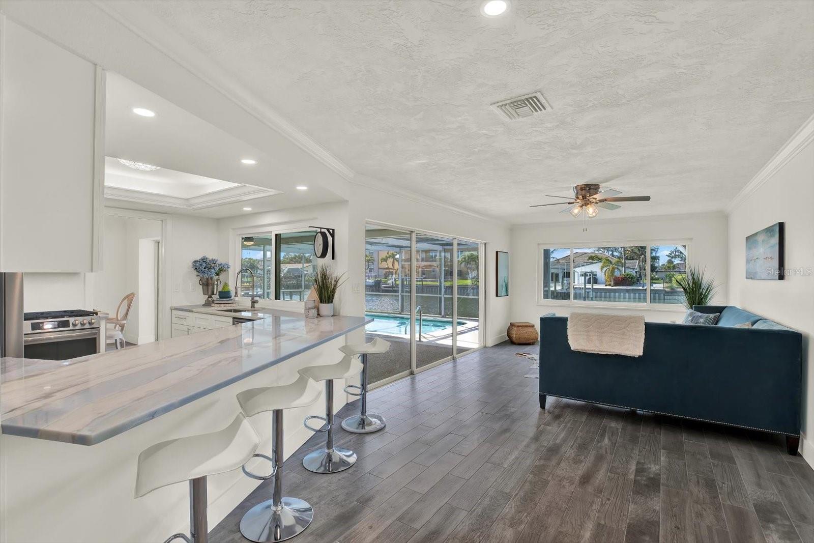 Image 15 of 48 For 1979 Iowa Avenue Ne