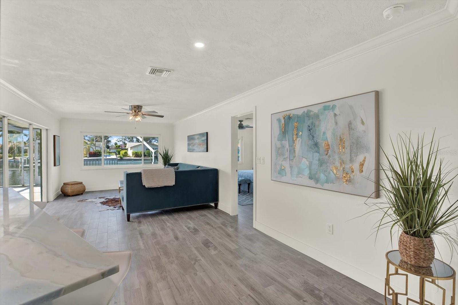 Image 16 of 48 For 1979 Iowa Avenue Ne