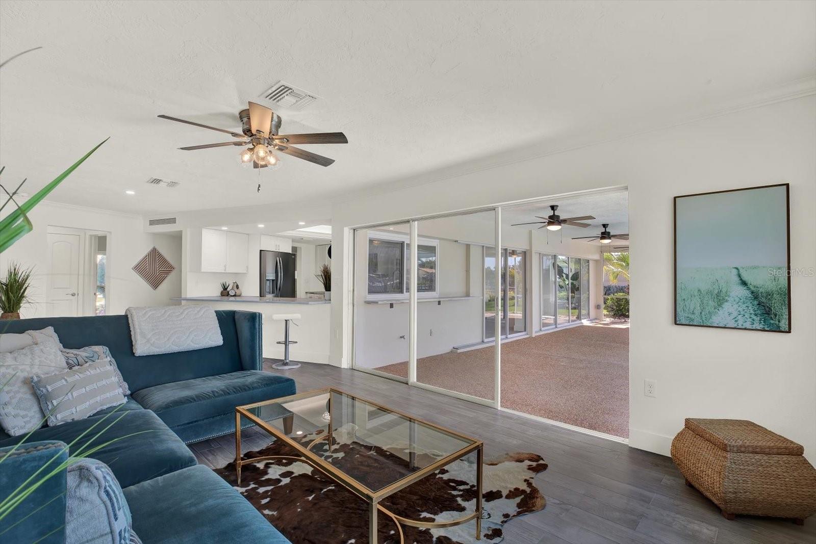 Image 18 of 48 For 1979 Iowa Avenue Ne