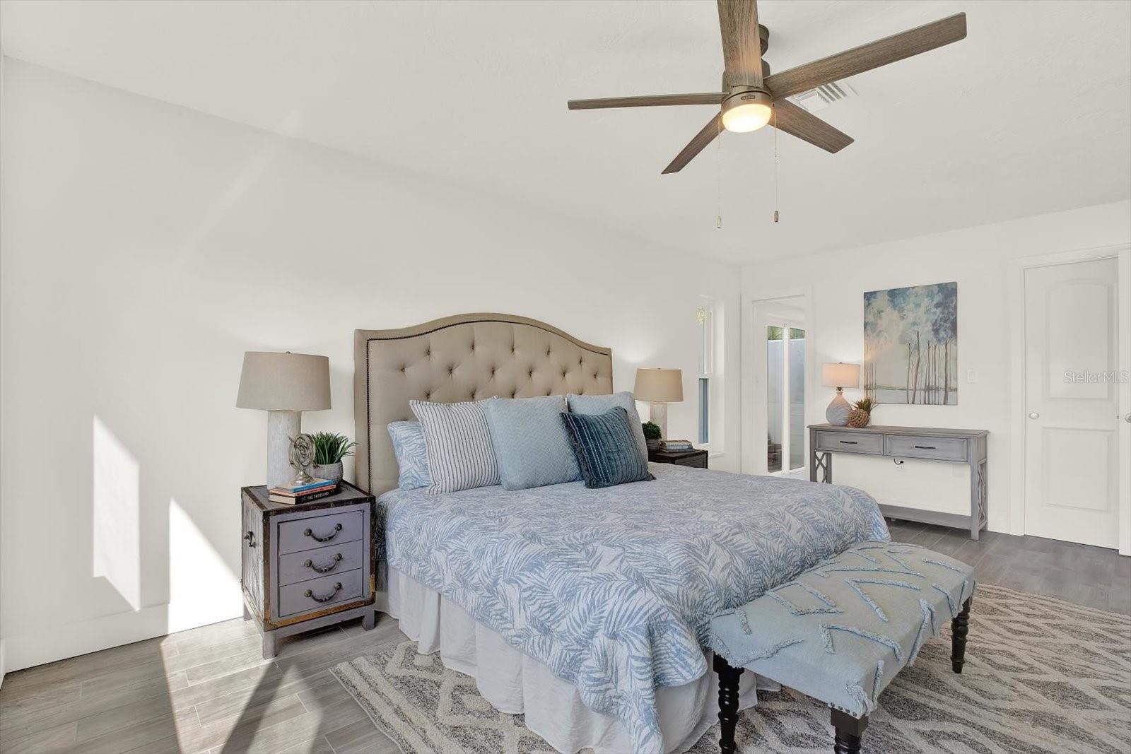 Image 21 of 48 For 1979 Iowa Avenue Ne