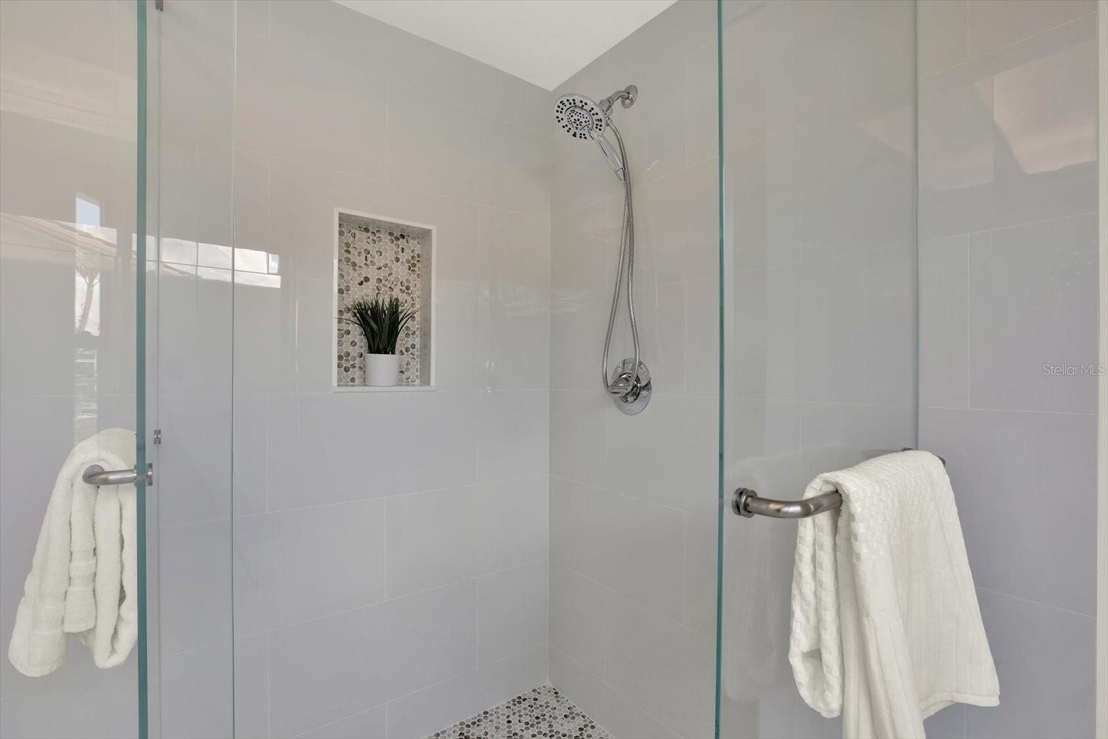 Image 24 of 48 For 1979 Iowa Avenue Ne