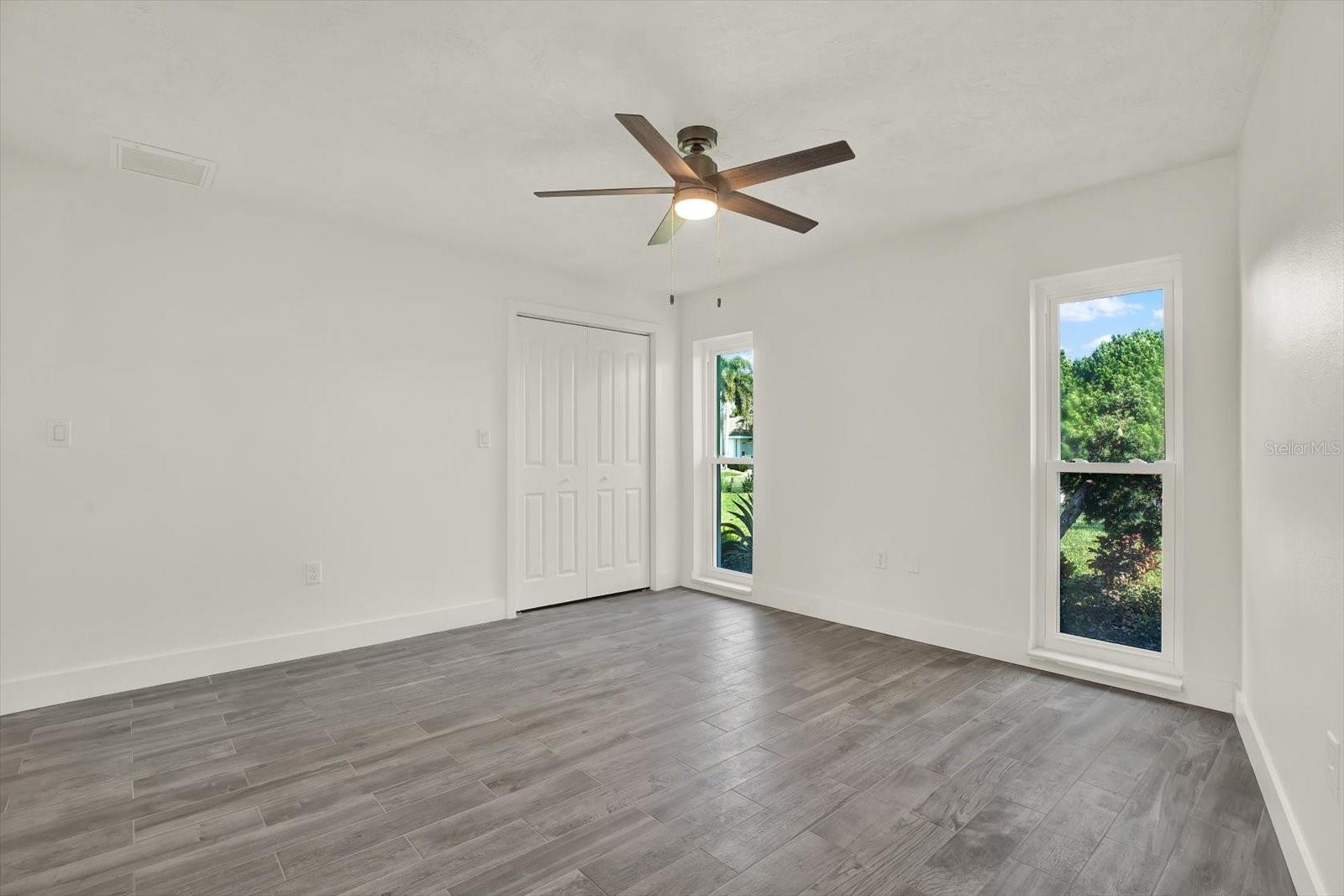 Image 25 of 48 For 1979 Iowa Avenue Ne