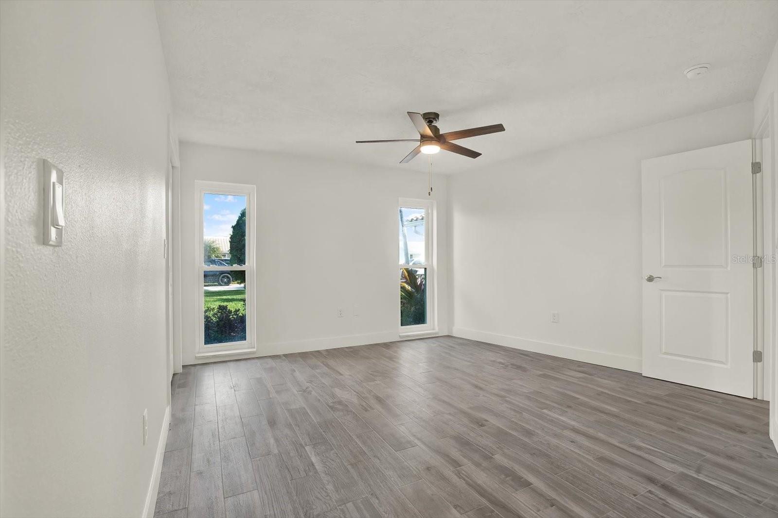 Image 26 of 48 For 1979 Iowa Avenue Ne