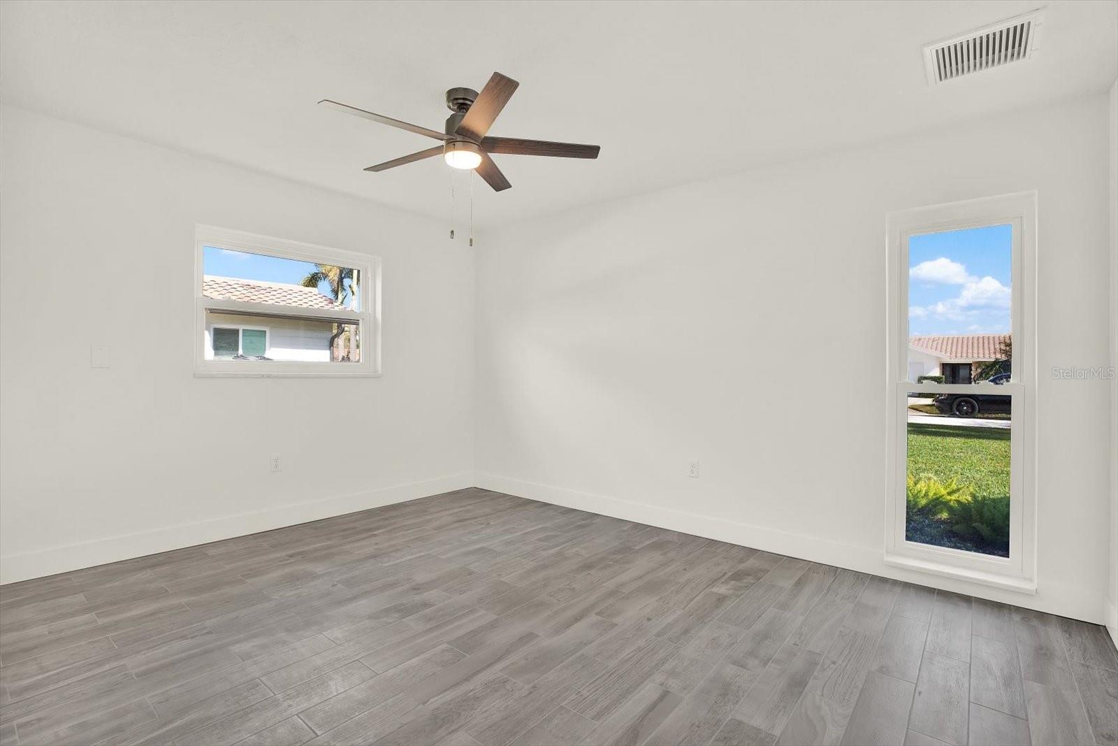 Image 28 of 48 For 1979 Iowa Avenue Ne