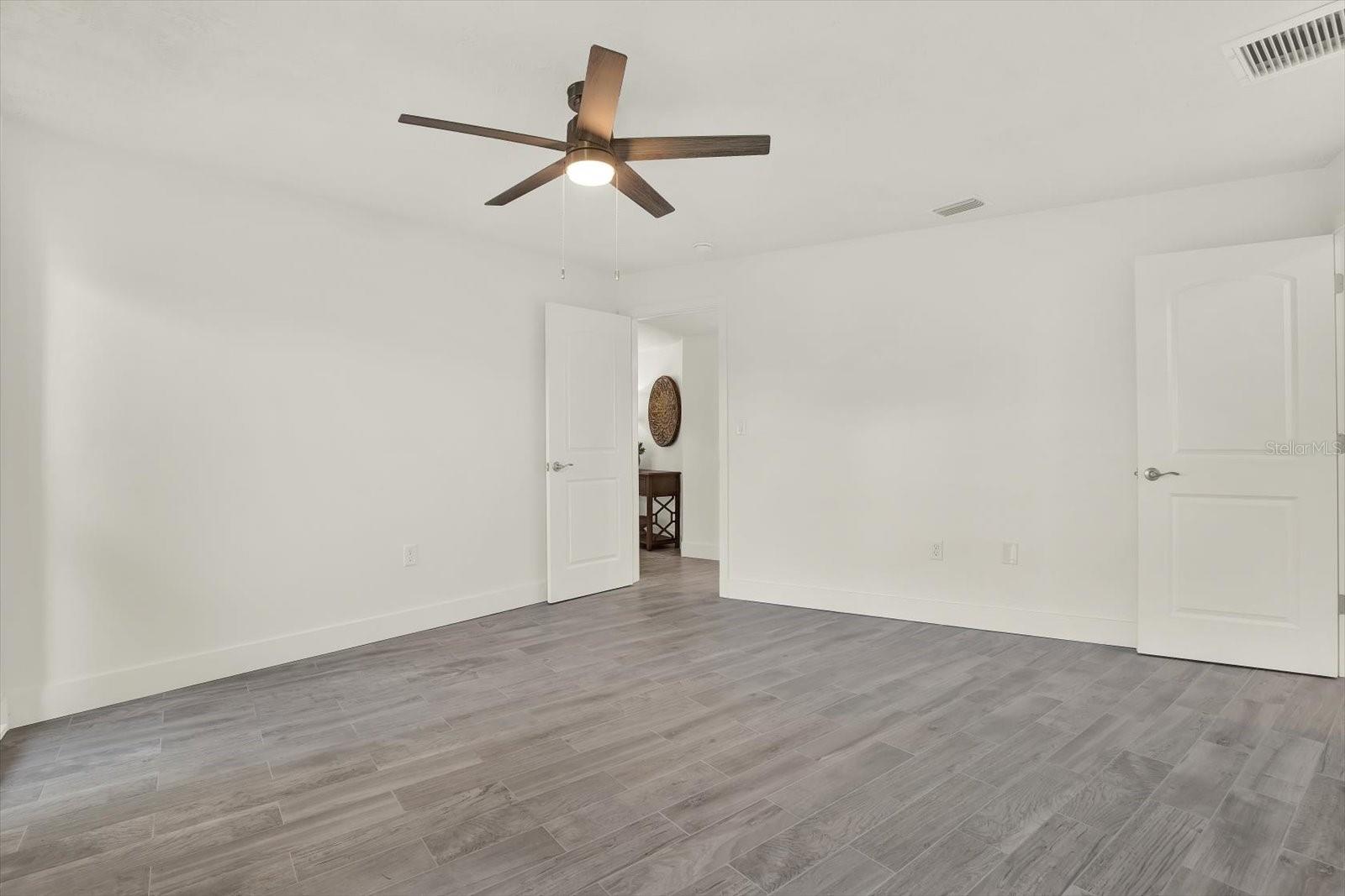 Image 29 of 48 For 1979 Iowa Avenue Ne