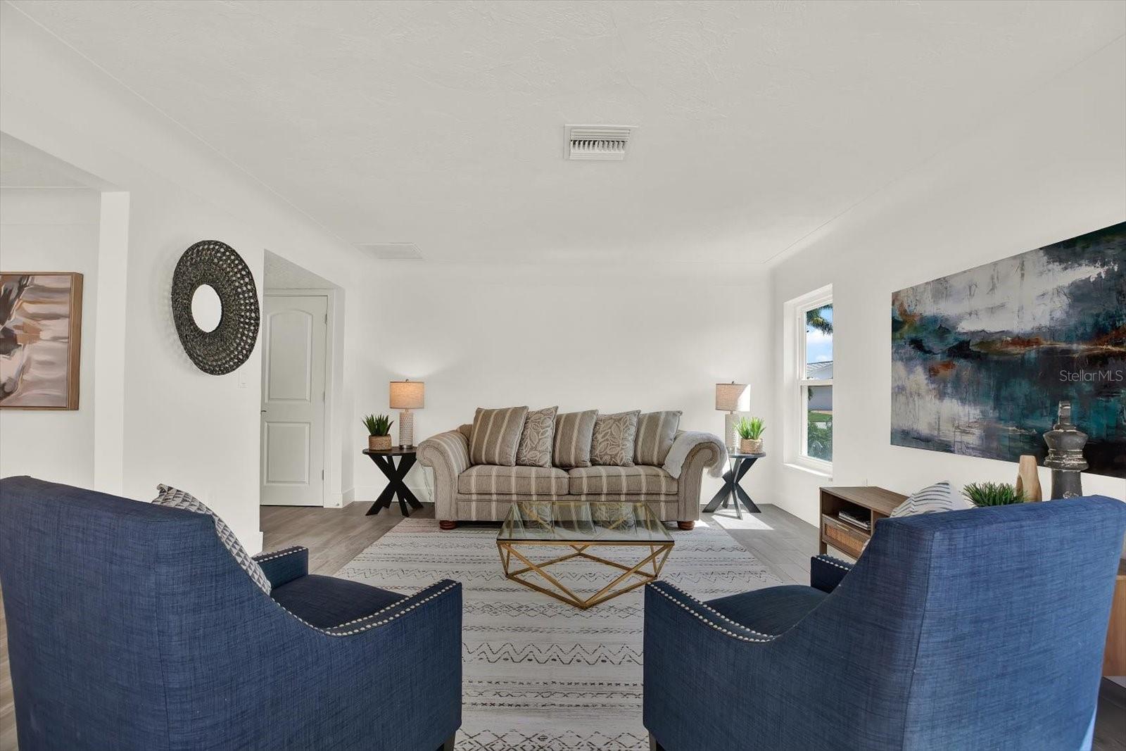 Image 7 of 48 For 1979 Iowa Avenue Ne