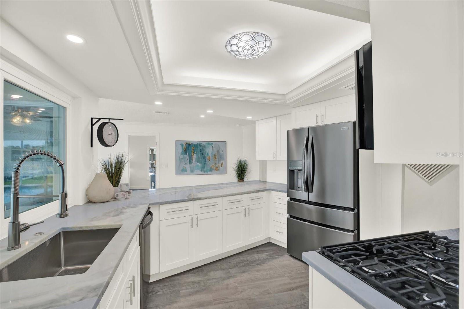 Image 9 of 48 For 1979 Iowa Avenue Ne