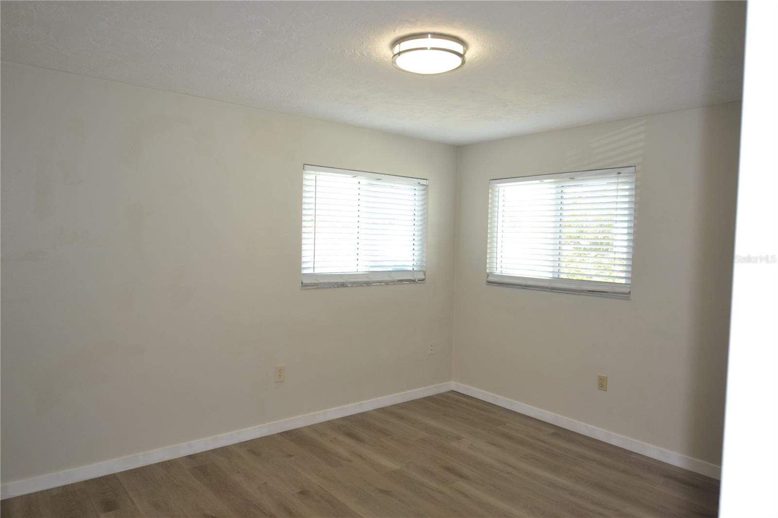 Image 17 of 55 For 746 Barbara Street