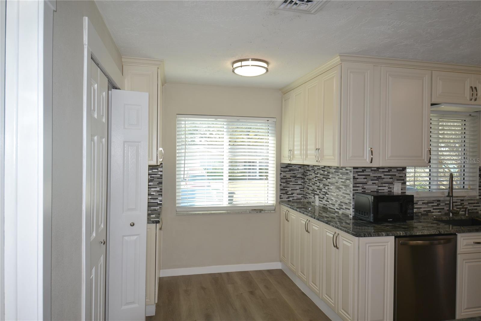 Image 28 of 55 For 746 Barbara Street