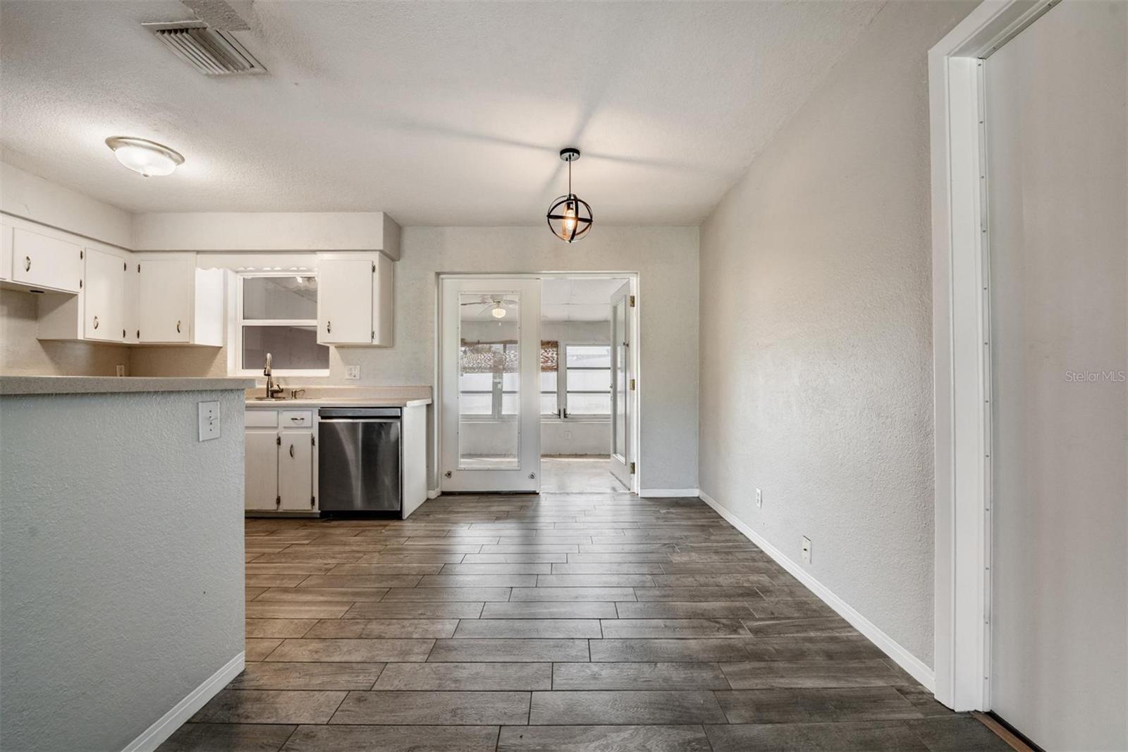 Image 12 of 35 For 5744 58th Avenue N