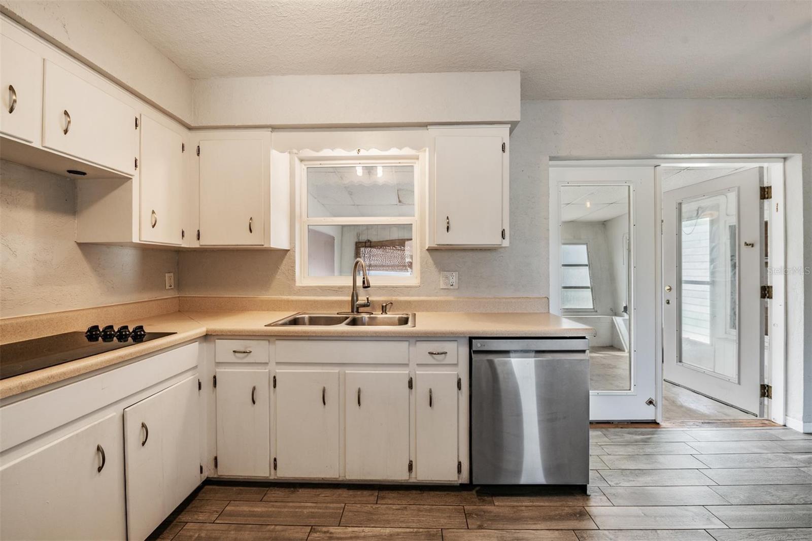 Image 16 of 35 For 5744 58th Avenue N