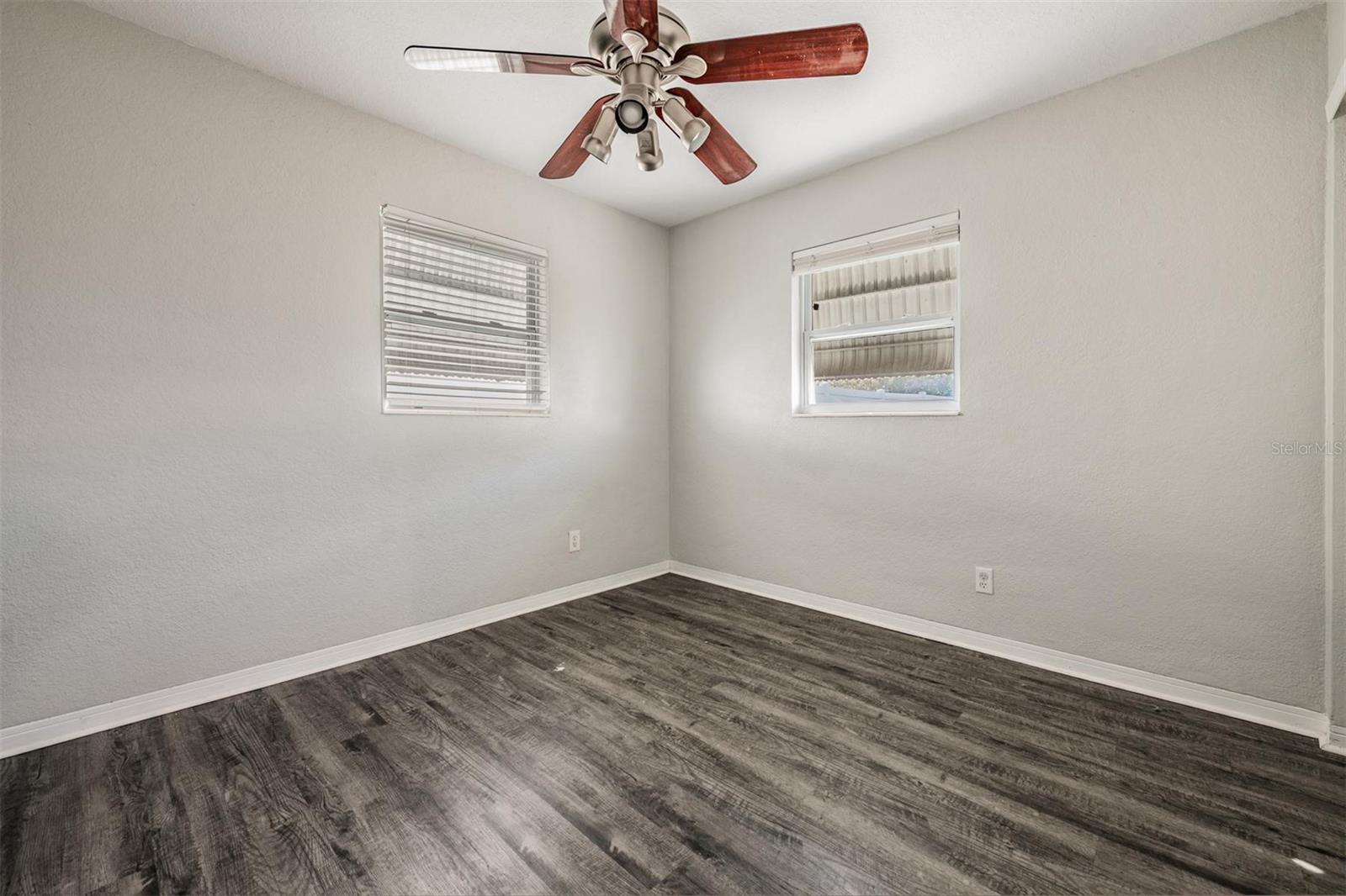 Image 21 of 35 For 5744 58th Avenue N