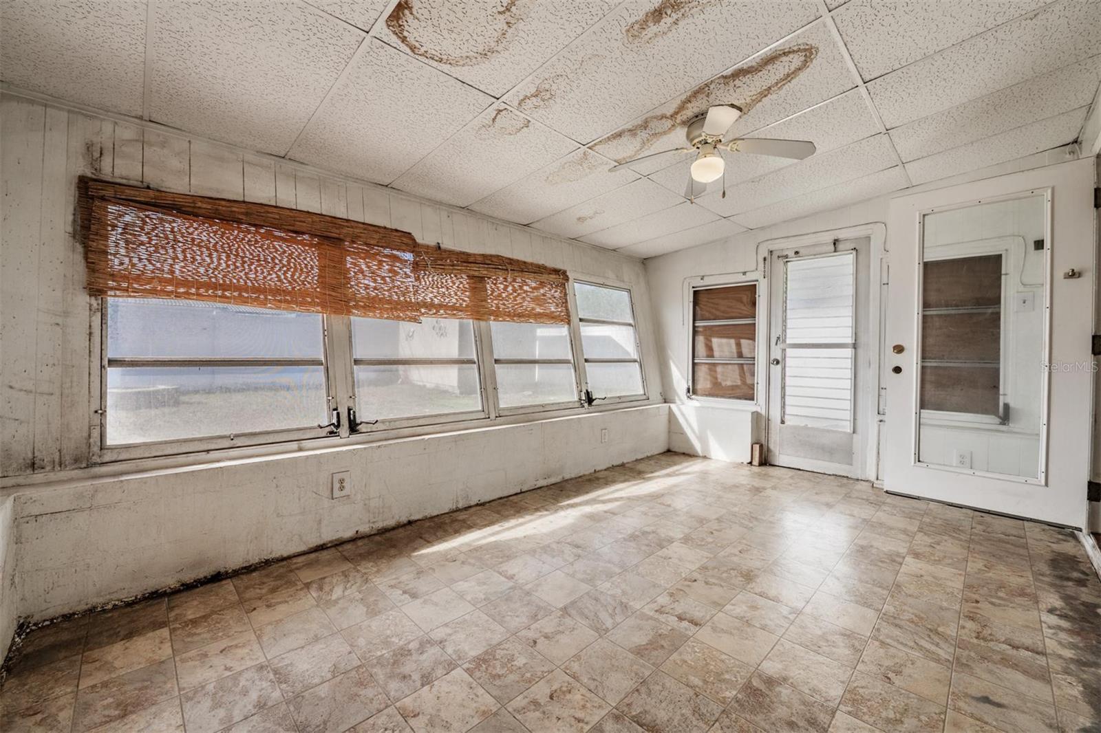 Image 23 of 35 For 5744 58th Avenue N