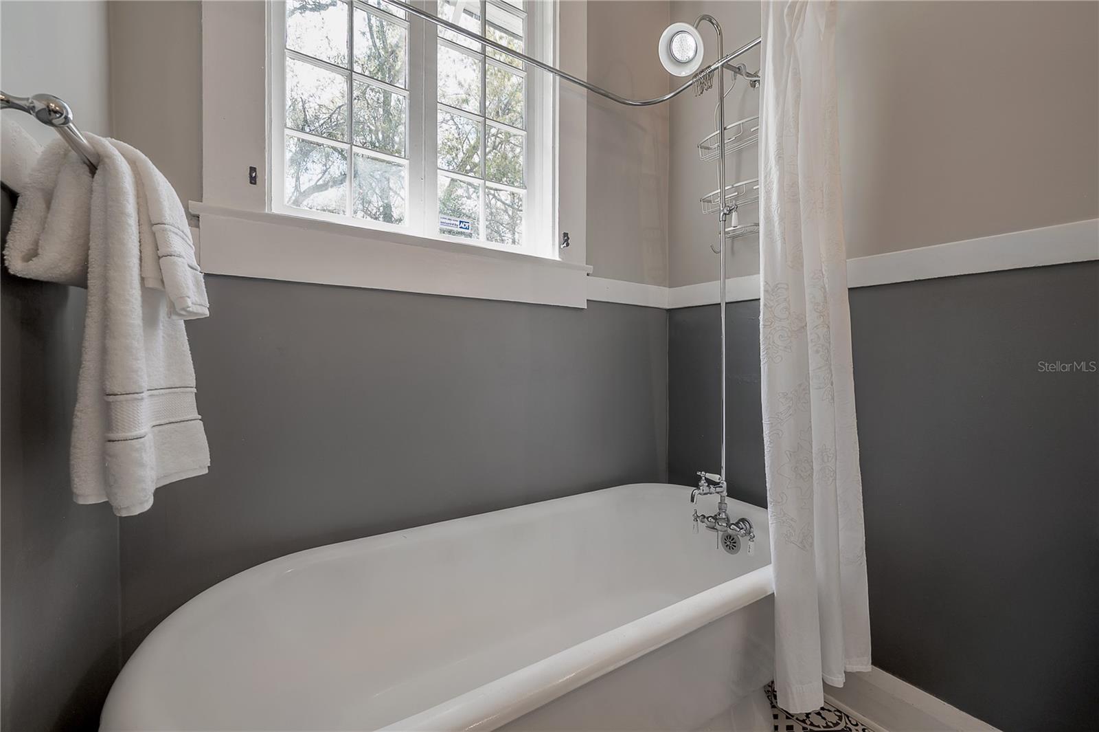 Image 24 of 65 For 5608 Seminole Avenue