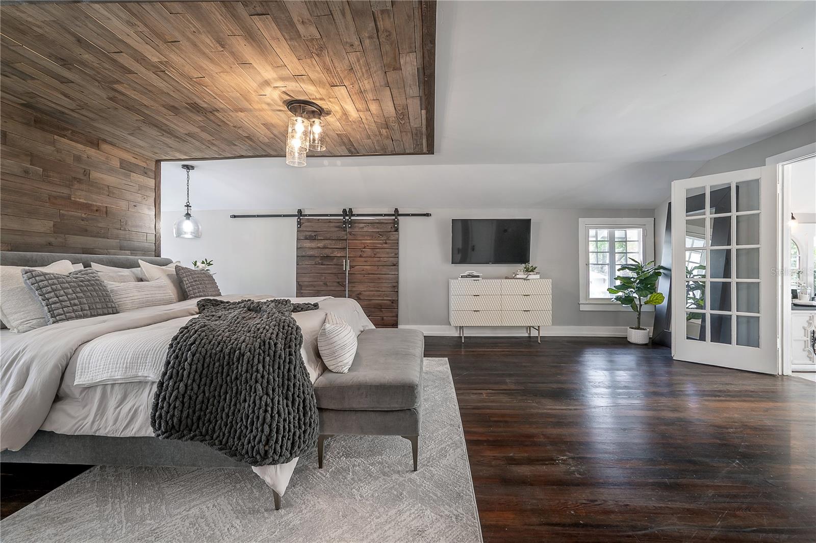 Image 26 of 65 For 5608 Seminole Avenue