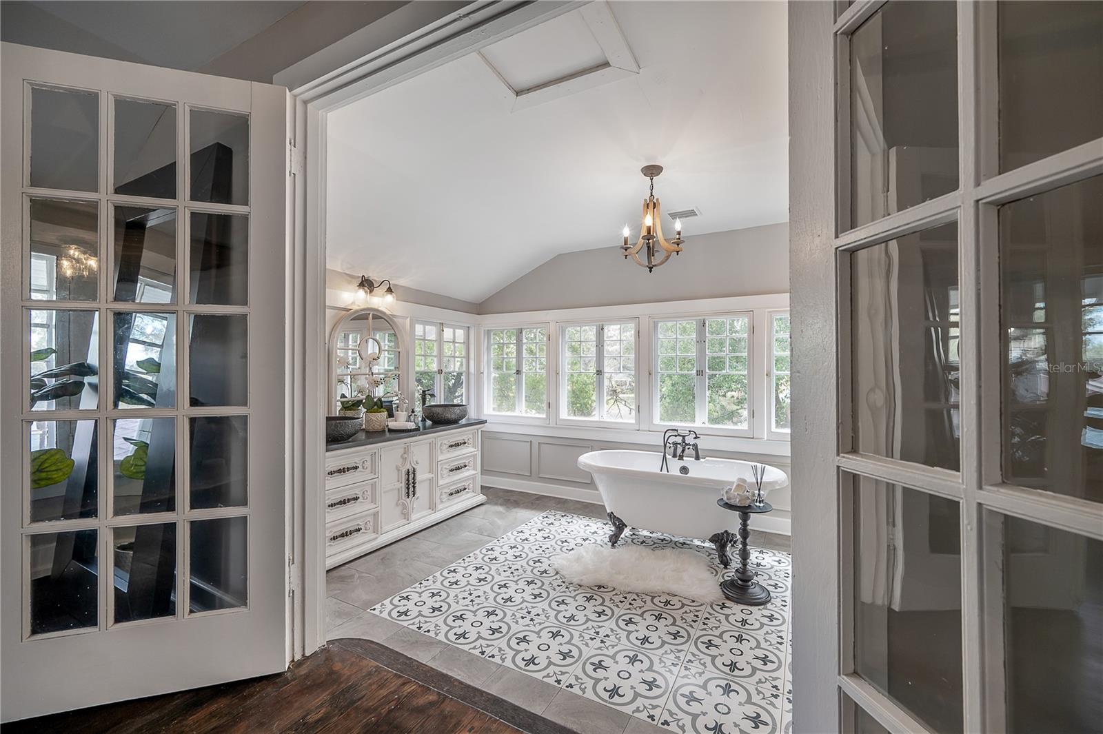 Image 27 of 65 For 5608 Seminole Avenue