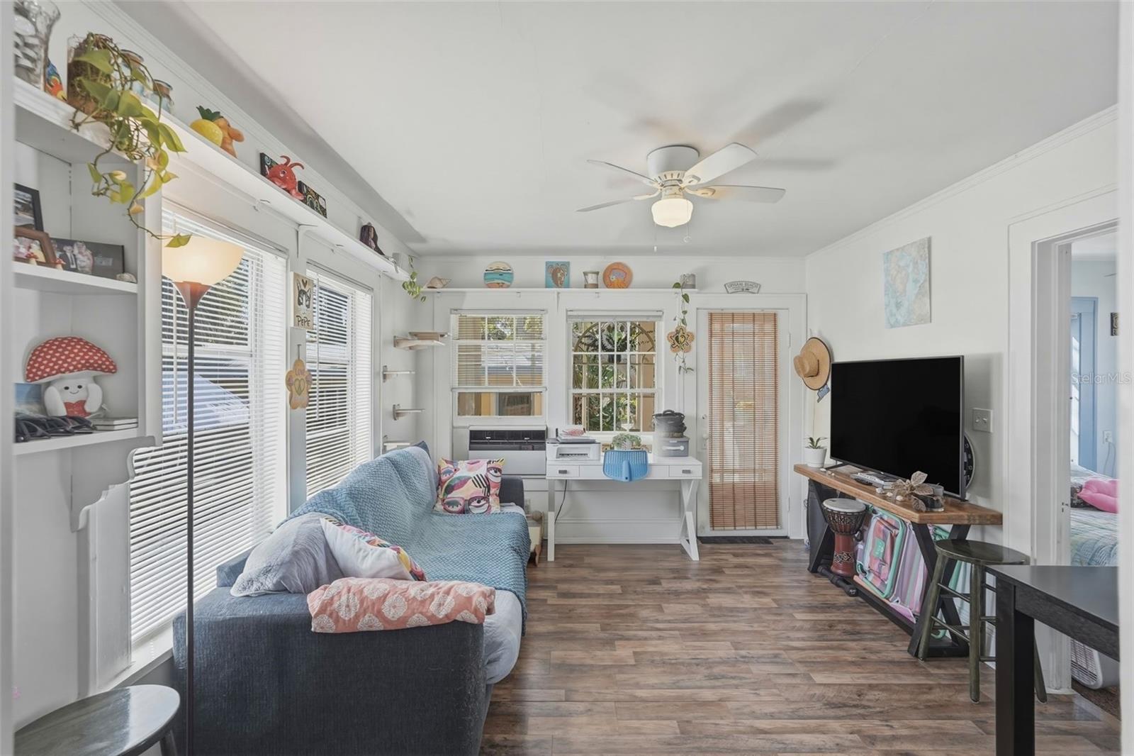 Image 17 of 41 For 104 18th Avenue