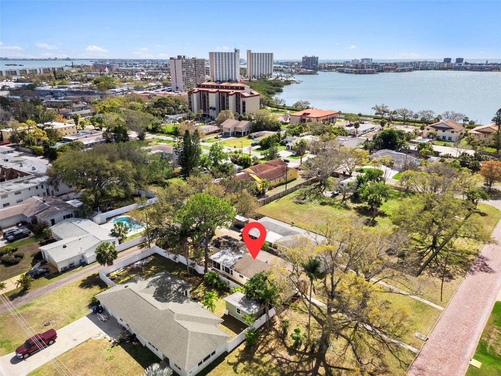 Image 11 of 36 For 662 Villagrande Avenue S