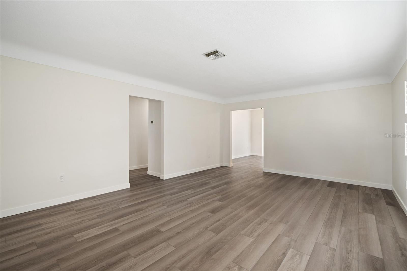 Image 13 of 36 For 662 Villagrande Avenue S