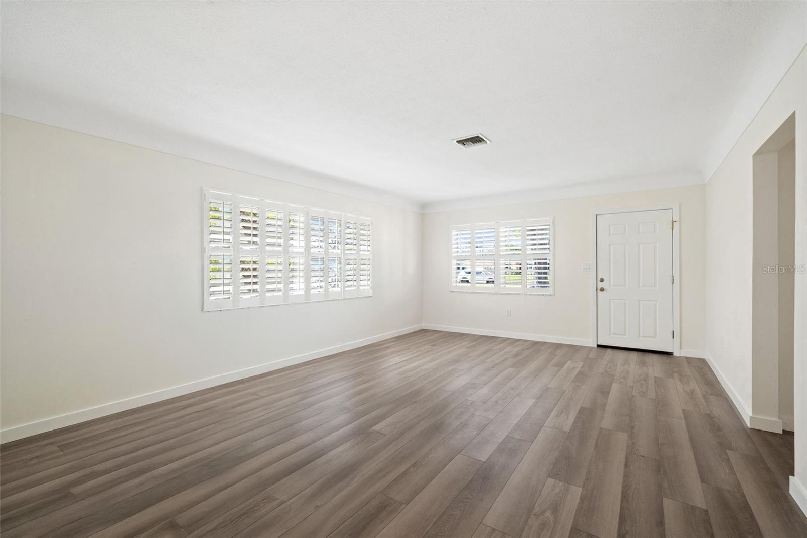 Image 14 of 36 For 662 Villagrande Avenue S