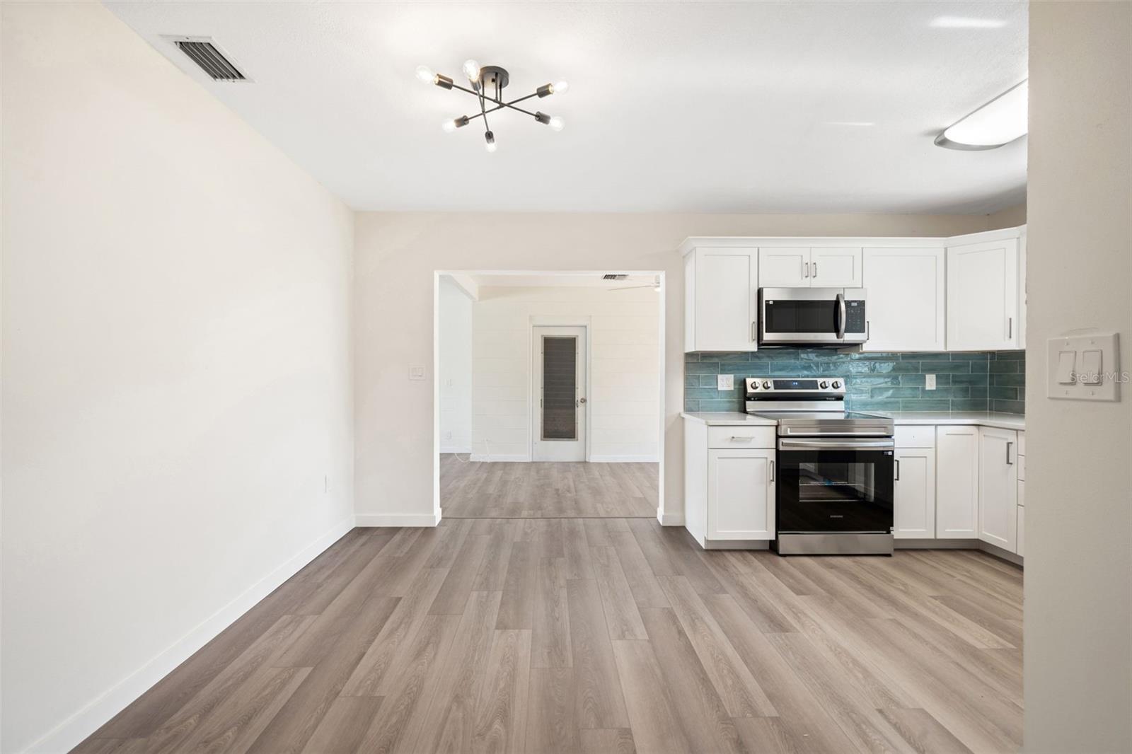 Image 15 of 36 For 662 Villagrande Avenue S