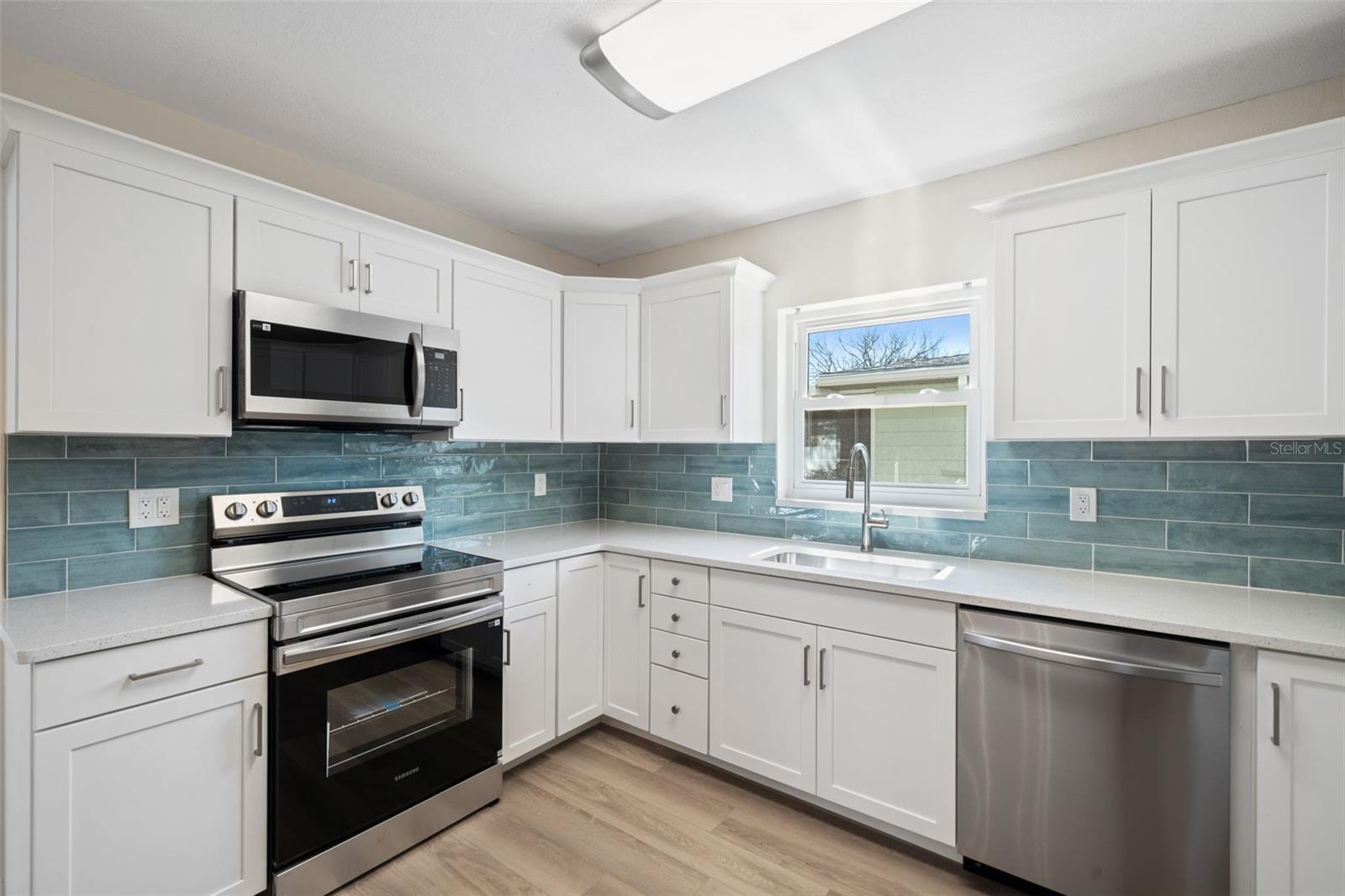 Image 17 of 36 For 662 Villagrande Avenue S