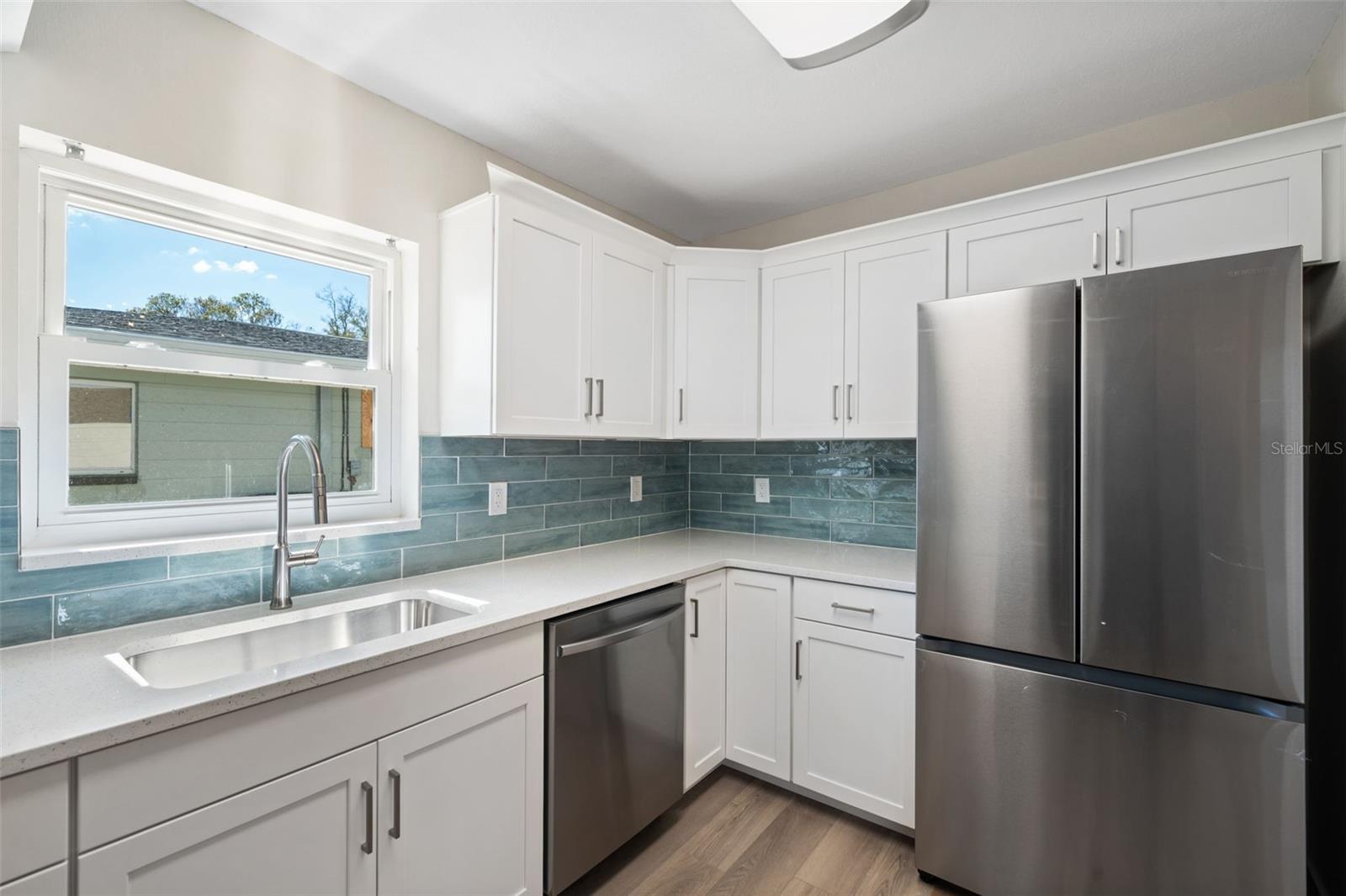 Image 19 of 36 For 662 Villagrande Avenue S