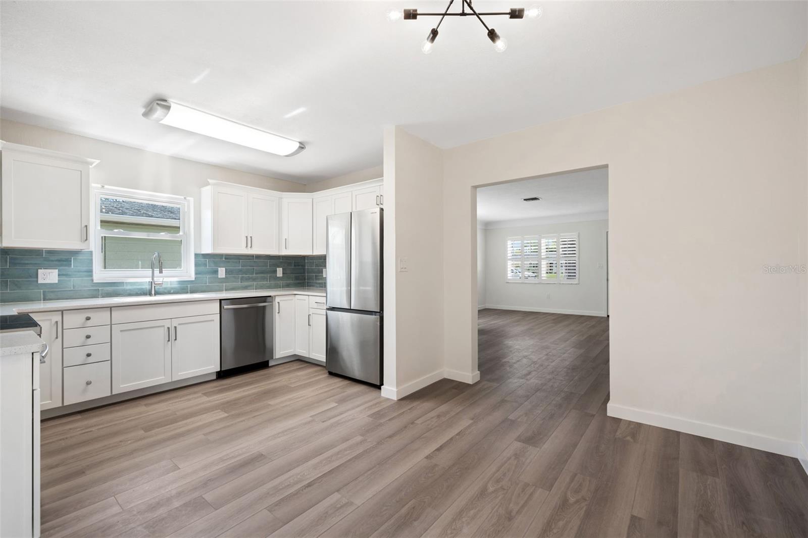 Image 20 of 36 For 662 Villagrande Avenue S