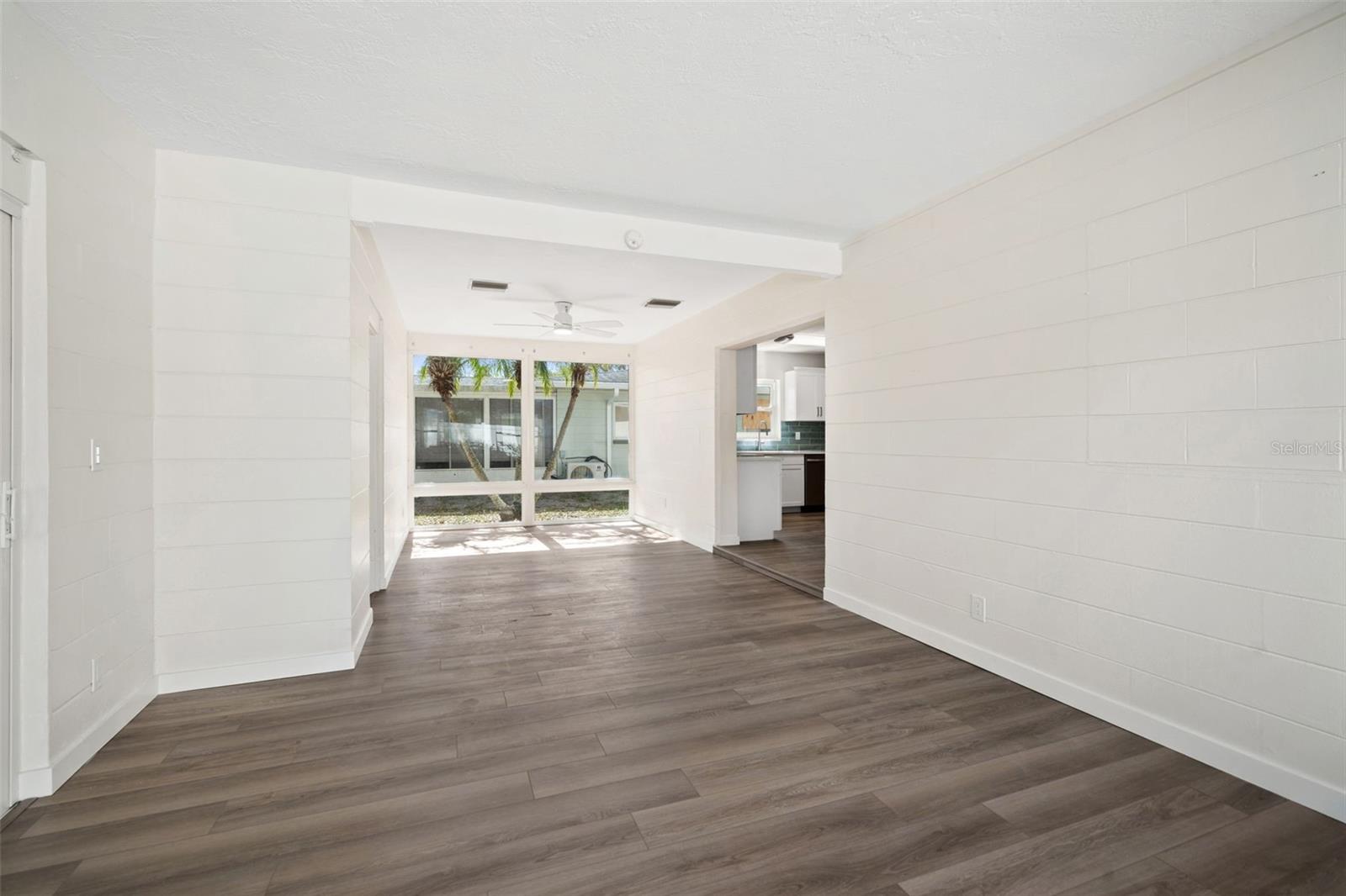 Image 24 of 36 For 662 Villagrande Avenue S