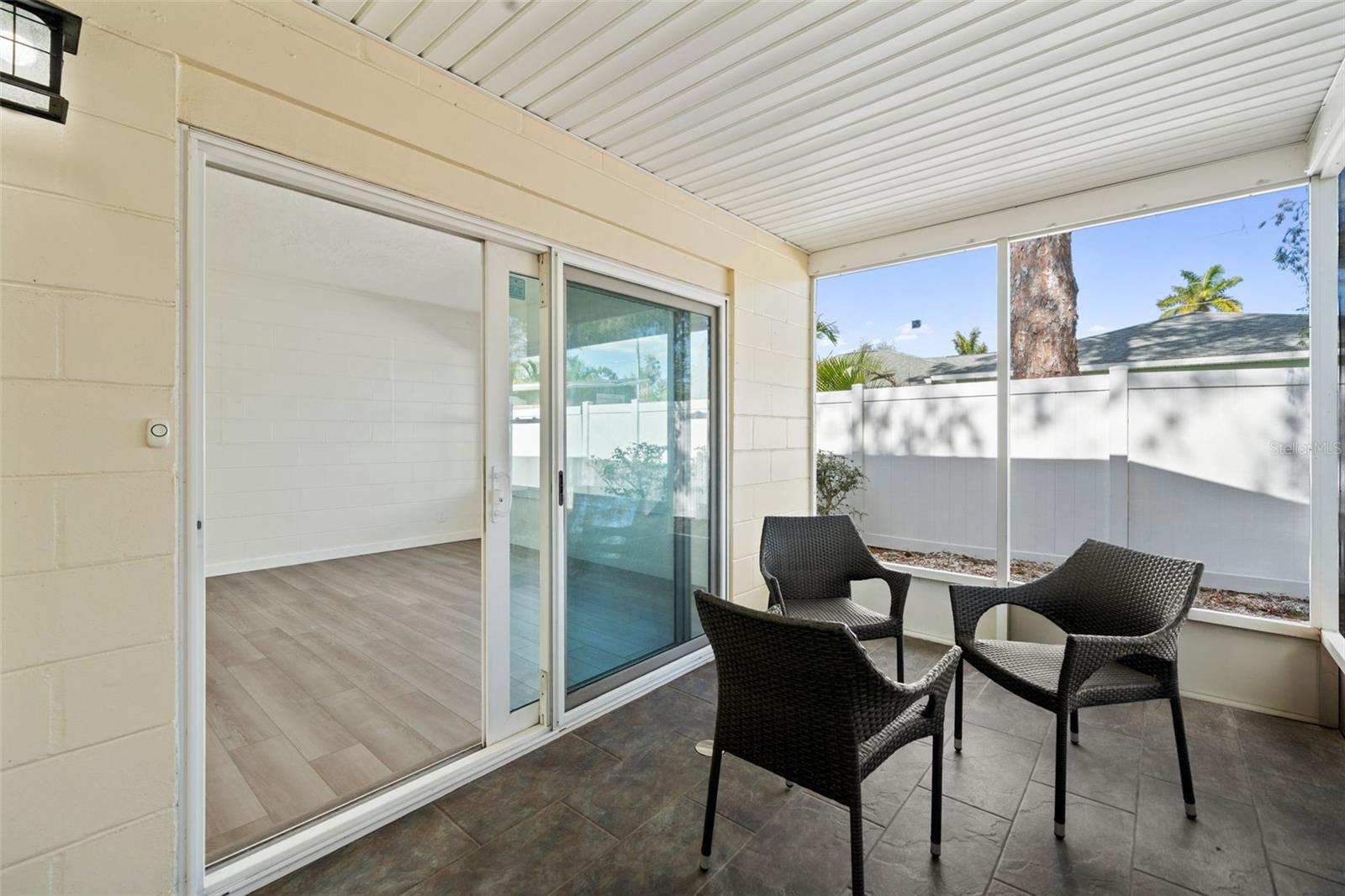 Image 31 of 36 For 662 Villagrande Avenue S