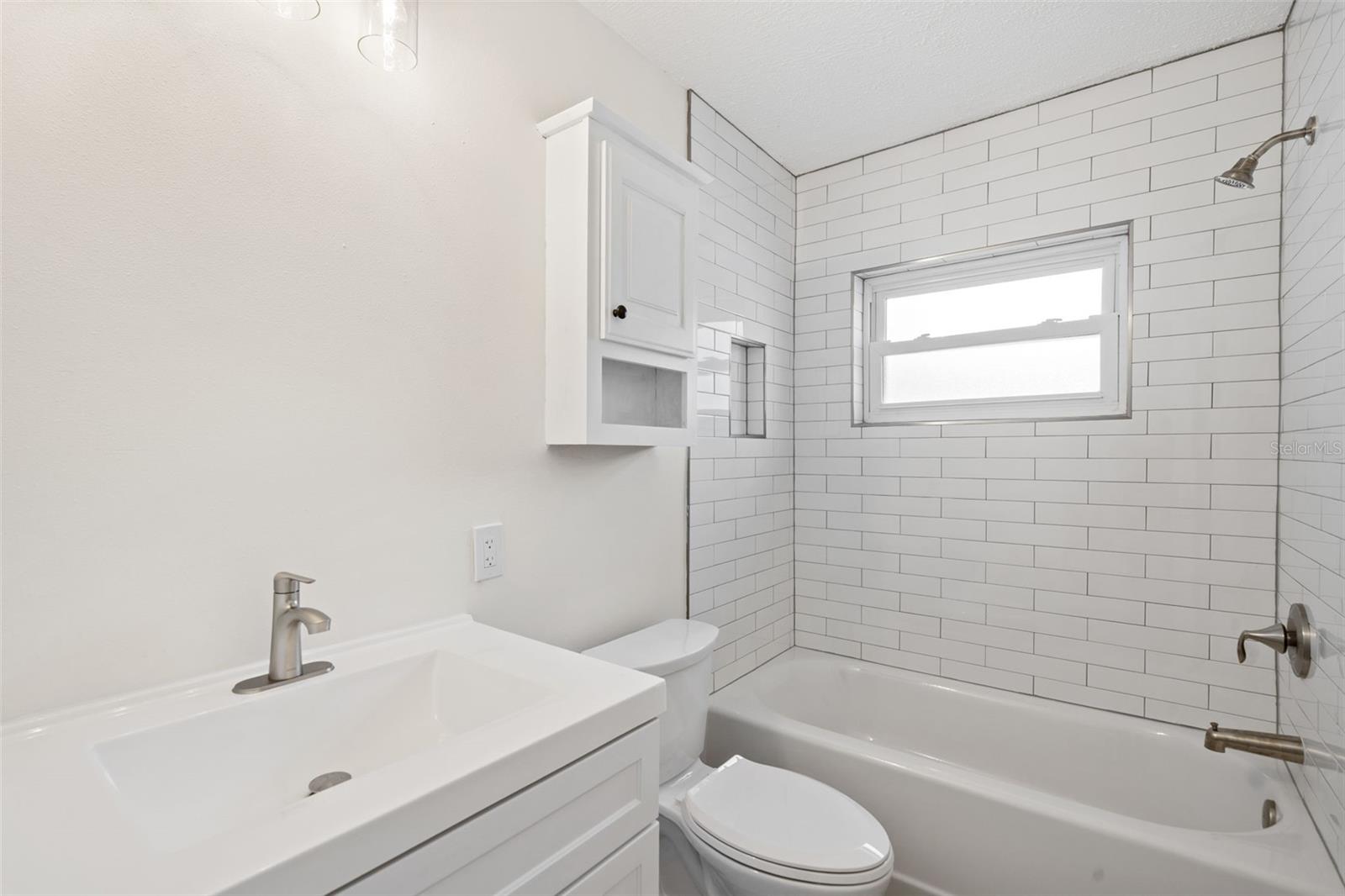 Image 8 of 36 For 662 Villagrande Avenue S