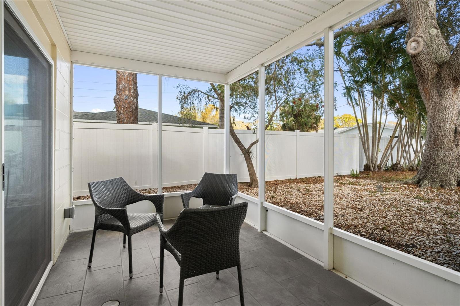 Image 9 of 36 For 662 Villagrande Avenue S