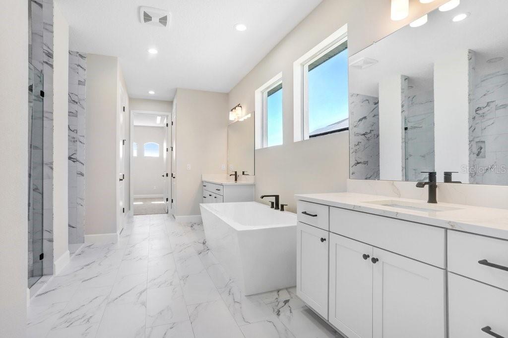 Image 21 of 37 For 5211 Lake Venice Drive