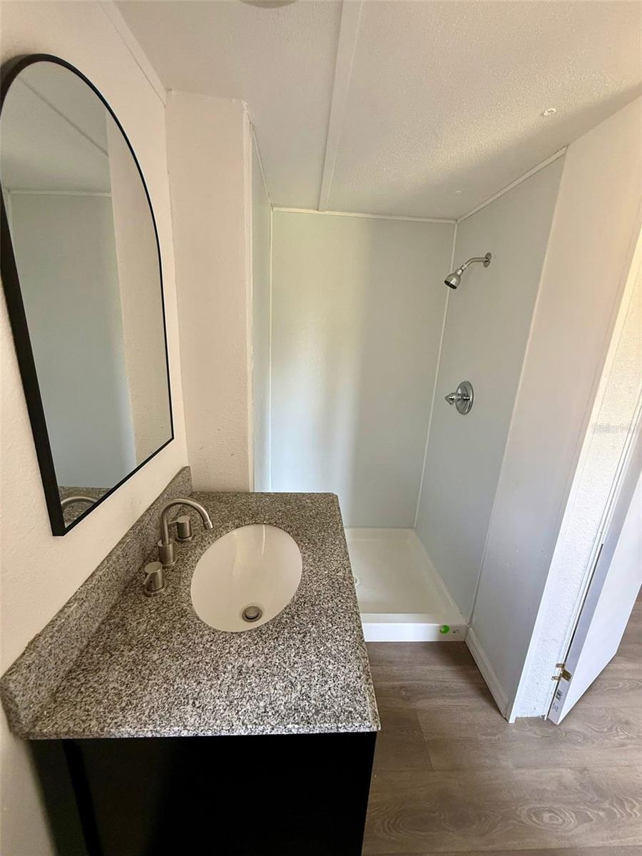 Listing photo id 10 for 1516 Commercial Place