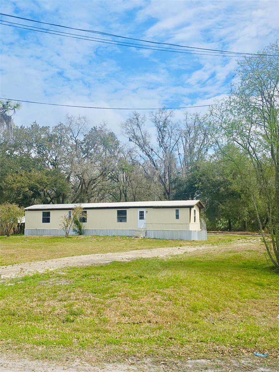 Listing photo id 0 for 1516 Commercial Place